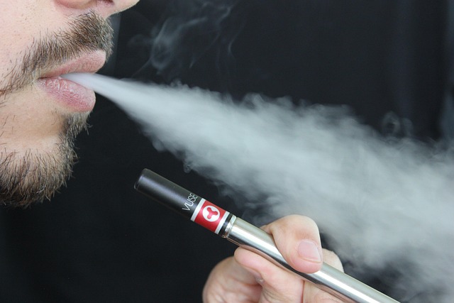 pára z e cigarety